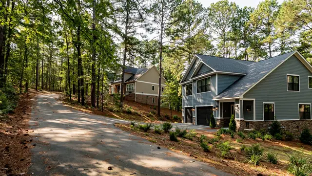 Helena home in the valley with a low-lying yard